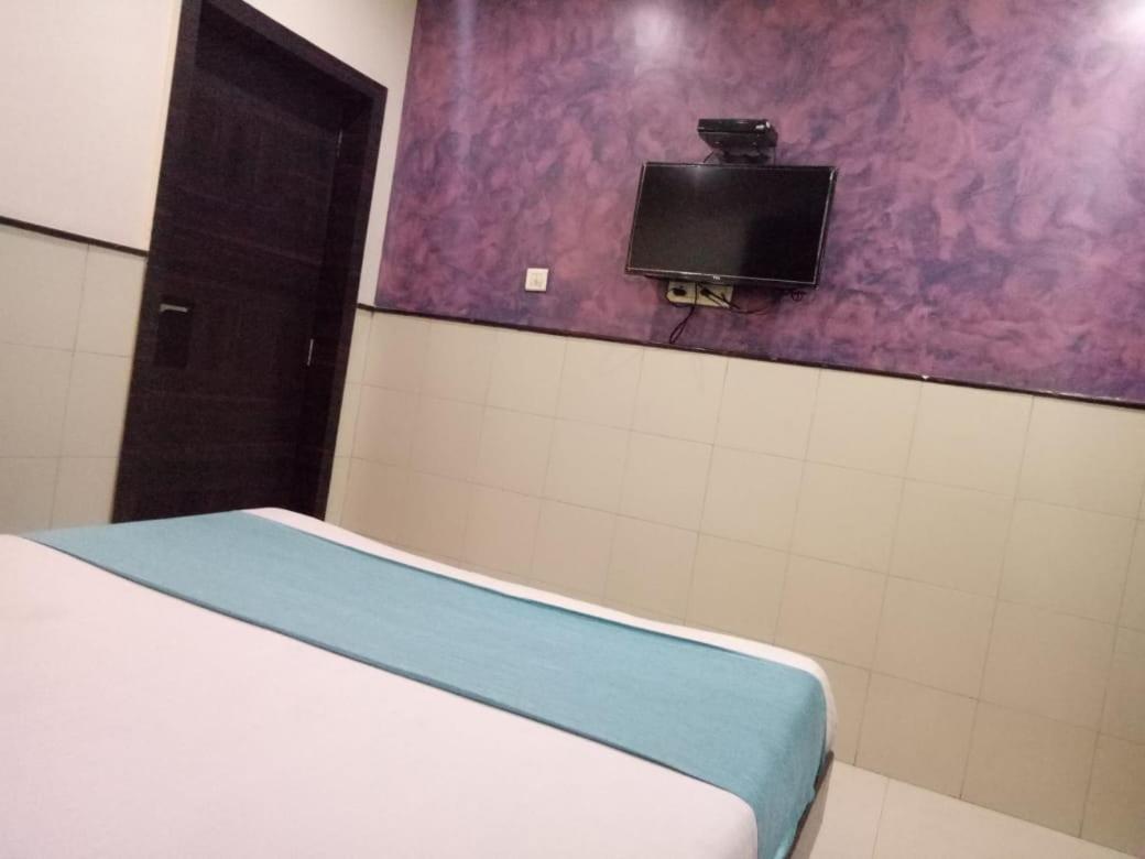 Hotel Sharda Мумбаи Экстерьер фото