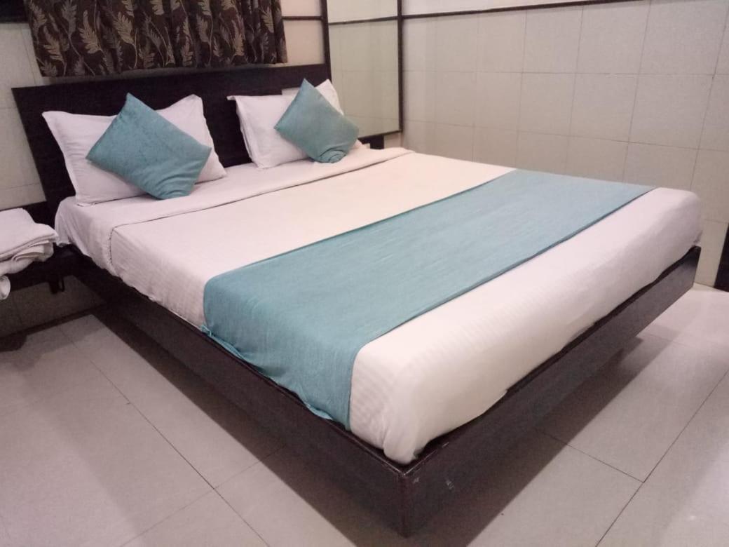 Hotel Sharda Мумбаи Экстерьер фото
