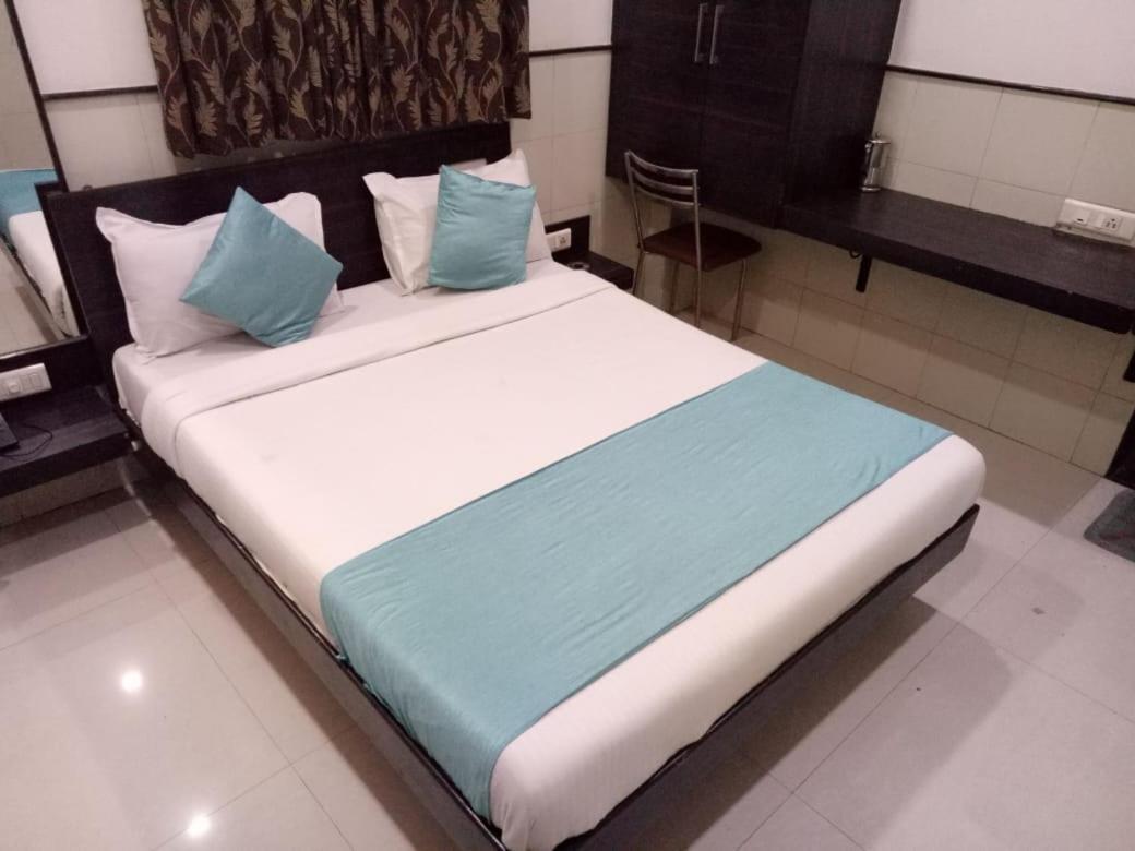 Hotel Sharda Мумбаи Экстерьер фото