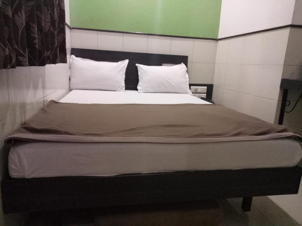 Hotel Sharda Мумбаи Экстерьер фото